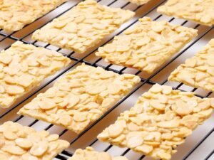 cach lam banh quy hanh nhan